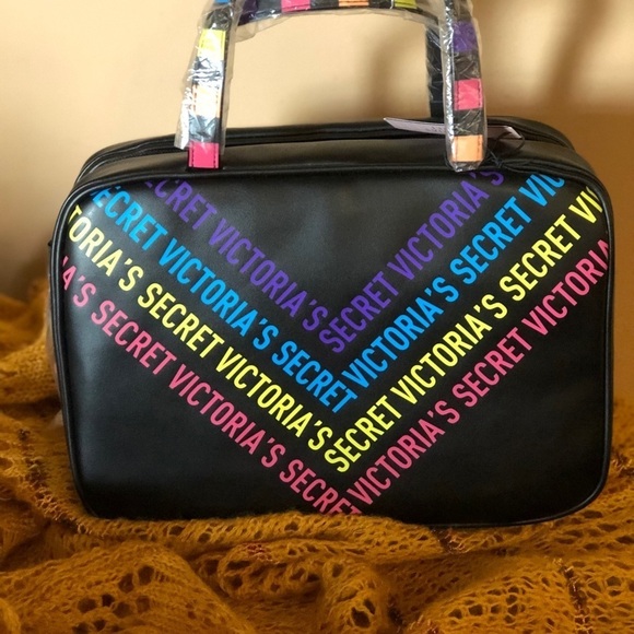 - 😊 !!NWT Victoria’s Secret cosmetics hanging bag - Picture 3 of 8